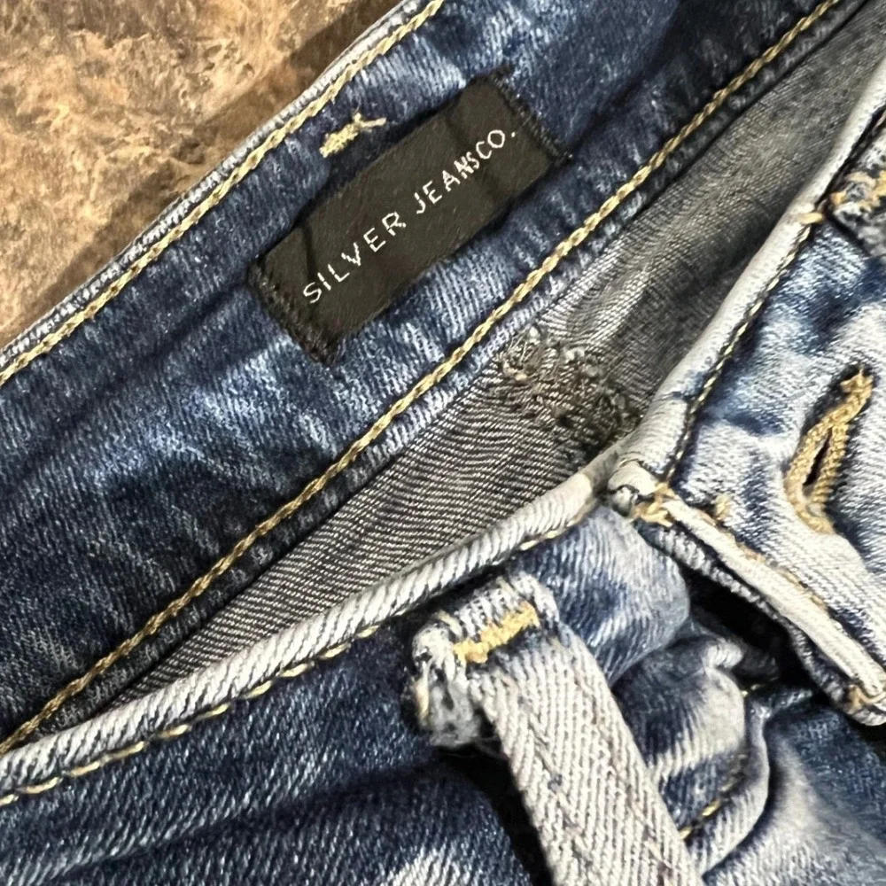 Silver Jeans Co Suki Straight Mid Rise Acid Wash Raw Hem Jeans‎ L93413EPX335 W32